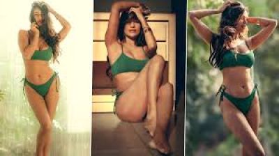 Poonam Pandey : पूनम पांडेय ने ग्रीन बिकिनी में मचाया धमाल, तस्वीरें देख फैंस हुए घायल