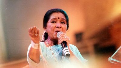 Singer Asha Bhosle : नहीं रही सिंगर आशा भोसले, 92 साल की उम्र में निधन