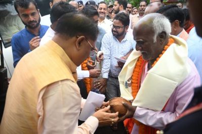 मुख्यमंत्री विष्णुदेव साय के हाथो दिव्यांगजनों को मिला निःशुल्क बस पास 