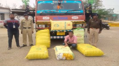 भूसा की आड़ में ट्रक से गांजा की तस्करी...पुलिस ने 72 लाख से ज्यादा के माल के साथ तस्कर को किया गिरफ्तार