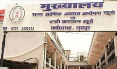 BREAKING: EOW की रेड में मिले अवैध जमीनों के कागजात, 5 लाख कैश