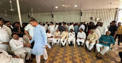 भूपेश बघेल के निवास पर कांग्रेसियों का जमावड़ा , विधानसभा का बहिष्कार कर कांग्रेसी भिलाई के लिए रवाना..