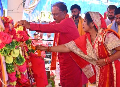 मुख्यमंत्री ने भगवान राधा-कृष्ण की पूजा-अर्चना कर प्रदेश की सुख, समृद्धि और खुशहाली की कामना की