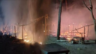 CG &ndash; मैनपाट के टाइगर पाइंट में लगी भीषण आग, एक दर्जन दुकानें जलकर खाक, जताई जा रही ये आशंका&hellip;..