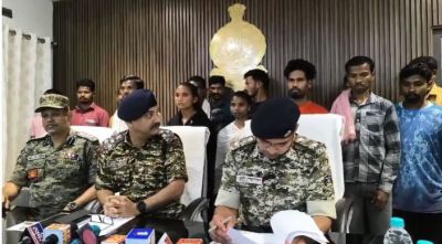 नक्सल संगठन को एक बार फिर झटका, एक साथ 19 नक्सलियों ने किया आत्मसमर्पण, सभी पर थे लाखों रुपये के इनाम