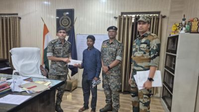 BREAKING : 1 लाख के इनामी नक्सली ने किया आत्मसमर्पण, कई घटनाओं में था शामिल 