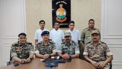 Surrender : 2 इनामी समेत 3 नक्सलियों ने छोड़ा लाल आतंक का साथ