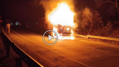 CG Accident : ट्रक और बाइक की जबरदस्त टक्कर, दोनों वाहनों में लगी भीषण आग