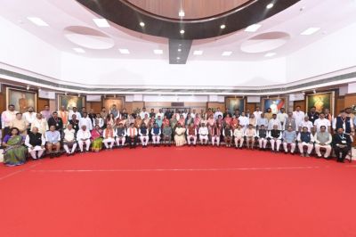 राष्ट्रपति द्रौपदी मुर्मु के साथ विधानसभा में राज्यपाल, विस अध्यक्ष, सीएम, मंत्रियों सहित विधायकगणों ने ली ग्रुप फोटो