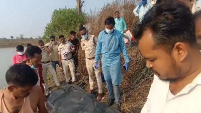तालाब में मिला नर कंकाल : रस्सी से बंधा था शव, इलाके में फैली सनसनी 