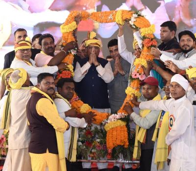  मुख्यमंत्री  साय की उपस्थिति में जुड़े रिश्ते और संवरे भविष्य: नवविवाहितों को मिला आशीर्वाद, सामुदायिक भवन की मिली सौगात, कोचिंग सुविधा के लिए हुआ एमओयू