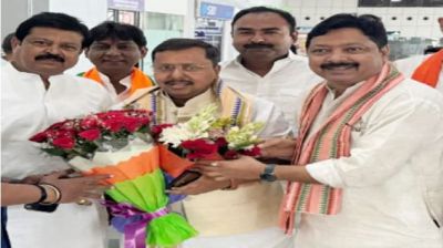 रायपुर पहुंचे नितिन नबीन, एयरपोर्ट पर वरिष्ठ नेताओं ने किया स्वागत, कई बैठक में होंगे शामिल