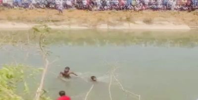 ब्रेकिंग : छत्तीसगढ़ में 12 लोगों से भरी पिकअप नहर में गिरी, 2 बच्चे समेत 5 लापता,रेस्क्यू ऑपरेशन जारी