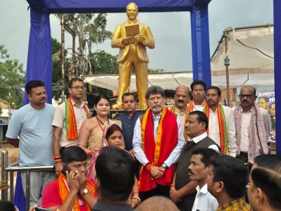 बाबा साहेब की प्रतिमा में भाजपा प्रदेश अध्यक्ष किरण देव ने किया दीप प्रज्जवलन, देश के संविधान निर्माता को किया नमन&hellip;