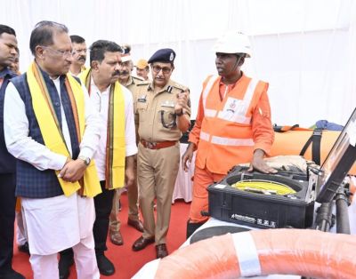 मुख्यमंत्री विष्णु देव साय ने 18 नए अग्निशमन वाहनों को दिखाई हरी झंडी