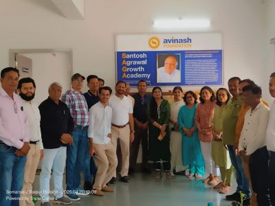 स्व. संतोष अग्रवाल जी की 5वी पुण्यतिथि के अवसर पर स्टेशनरी सामग्री वितरण किया गया 