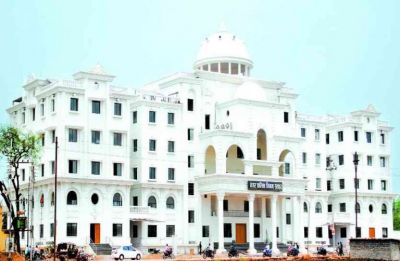 निगम आयुक्त ने विज्ञापन एजेंसियों को दिए सख्त निर्देश, 10 दिनों में करनी होगी विज्ञापन ढांचों की सुरक्षा जांच