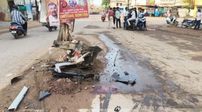 खंभे से टकराई कार , युवक-युवती की मौके पर मौत