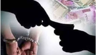 DEO दफ्तर में ACB की बड़ी कार्रवाई, 15 हजार की रिश्वत लेते बाबू रंगे हाथ गिरफ्तार