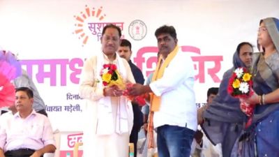 बलौदाबाजार जिले के इस छोटे से गांव में उतरा सीएम साय का हेलीकॉप्टर, ग्रामीणों ने मुख्यमंत्री को तिलक लगाकर किया स्वागत&hellip;