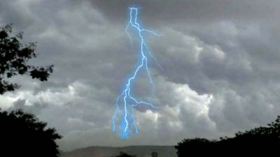 CG- मौसम बना जानलेवा: अचानक बदला मौसम, वज्रपात से दो लोगों की मौत, तीन की हालत नाजुक