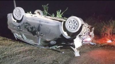 जनपद अध्यक्ष की कार दुर्घटनाग्रस्त, परिवार सहित बाल-बाल बचीं, कार पूरी तरह क्षतिग्रस्त