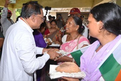 तिरंगा यात्रा में शहीदों के परिजनों को मुख्यमंत्री साय ने शाल और श्रीफल भेंटकर जताया श्रद्धा और सम्मान&hellip;