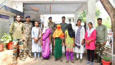 36 लाख के 5 इनामी नक्सली गिरफ्तार, बड़ी मात्रा में हथियार समेत दैनिक उपयोग की सामग्री जब्त