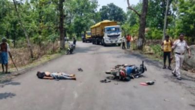 भीषण सड़क हादसा: ट्रक और बाइक में भिड़त,बाइक सवार युवक की मौके पर हुई मौत, दो की हालत गंभीर&hellip;