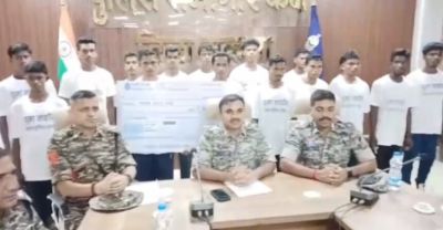 BREAKING : 2 हार्डकोर समेत 16 नक्सलियों ने किया सरेंडर, 6 पर था 25 लाख का इनाम