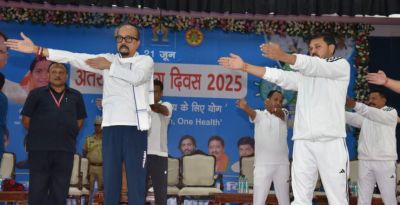 भागदौड़ और तनावपूर्ण जिंदगी में खुद को स्वस्थ रखने का सबसे आसान उपाय है योग : राज्यपाल डेका