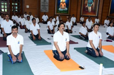अंतर्राष्ट्रीय योग दिवस के अवसर पर विधानसभा सचिवालय में किया गया योग अभ्यास