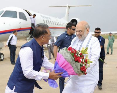 केंद्रीय गृहमंत्री अमित शाह पहुंचे रायपुर, CM विष्णु देव साय ने किया स्वागत