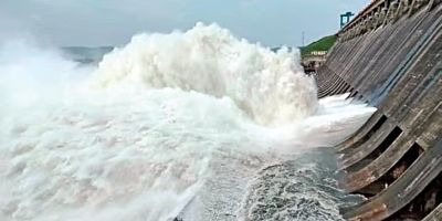 महानदी में बढ़ा जल स्तर, हीराकुंड बांध के खोले गए 12 गेट