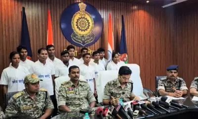 BREAKING : दंतेवाड़ा में 12 नक्सलियों ने किया सरेंडर, 8 लाख की ईनामी चंद्रना भी शामिल BREAKING : दंतेवाड़ा में 12 नक्सलियों ने किया सरेंडर, 8 लाख की ईनामी चंद्रना भी शामिल