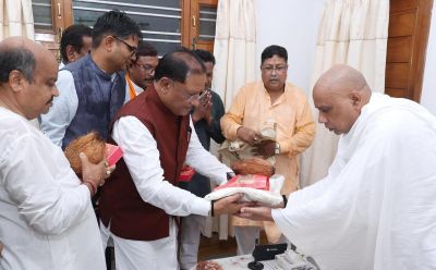 मुख्यमंत्री&nbsp; विष्णु देव साय गुरु पूर्णिमा के अवसर पर रायगढ़ जिले के ग्राम बनोरा स्थित अघोर गुरुपीठ में गुरु दर्शन के लिए पहुंचे