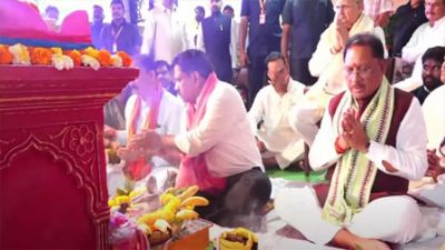 सीएम हाउस में मनाया जा रहा &lsquo;हरेली तिहार&rsquo;...देखें LIVE विडियो...!!