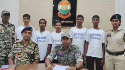 पांच नक्सलियों ने किया सरेंडर, सरकार की पुनर्वास नीति से प्रभावित होकर छोड़ा हिंसा का रास्ता