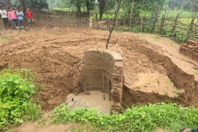 भारी बारिश के चलते धंसा कुंआ, मोटर पंप निकालने घुसे एक ही परिवार के तीन लोगों की मौत