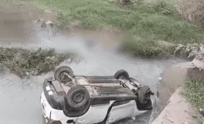 CG नाले में गिरी कार : भूतेश्वरनाथ के दर्शन करने जा रहे,BJYM मंडल-अध्यक्ष समेत 2 की मौत… CG नाले में गिरी कार : भूतेश्वरनाथ के दर्शन करने जा रहे,BJYM मंडल-अध्यक्ष समेत 2 की मौत…