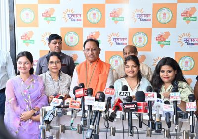 पत्रकार बहनों ने मुख्यमंत्री की कलाई पर बांधी राखी : जनसेवा के मार्ग पर अटूट संकल्प और प्रगति की दी शुभकामनाएं…. पत्रकार बहनों ने मुख्यमंत्री की कलाई पर बांधी राखी : जनसेवा के मार्ग पर अटूट संकल्प और प्रगति की दी शुभकामनाएं….