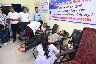  रक्तदान-महादान के संकल्प से साथ महंत कॉलेज में रक्तदान शिविर का आयोजन