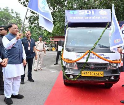 सीएम साय ने एसबीआई साइबर सुरक्षा रथ को झंडी दिखाकर किया रवाना