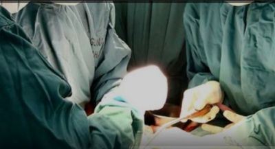 स्वास्थ्य व्यवस्था की खुली पोल, टॉर्च की रोशनी में कराई गई महिला की डिलीवरी