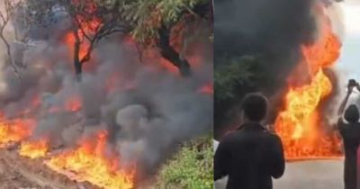 CG &ndash; पेट्रोल से भरा टैंकर पलटा, आग की लपटों के साथ हुआ जोरदार धमाका, चालक और परिचालक ने ऐसे बचाई अपनी जान