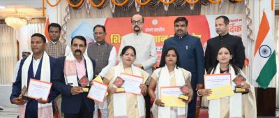 शिक्षक अपने विद्यार्थियों के लिए रोल मॉडल होता है: राज्यपाल डेका