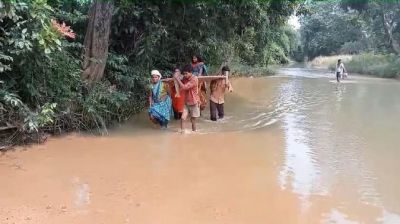 CG : प्रसाशन की नाकामी से गई नवजात की जान, पानी भरे होने से नहीं पहुंच पाया एम्बुलेंस CG : प्रसाशन की नाकामी से गई नवजात की जान, पानी भरे होने से नहीं पहुंच पाया एम्बुलेंस