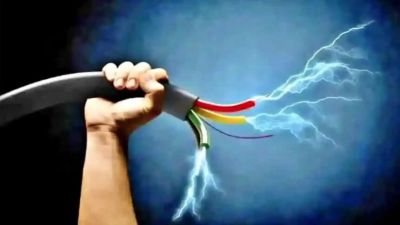 Breaking : एक ही परिवार के 3 लोगों की मौत; करंट के चपेट में आने से गई पति-पत्नी और बेटे की जान, गांव में पसरा मातम