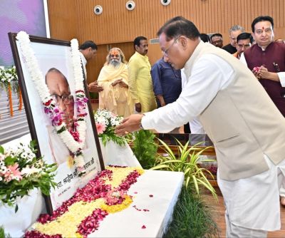  मुख्यमंत्री  विष्णुदेव साय ने श्रद्धेय शांताराम सर्राफ को अर्पित की श्रद्धांजलि