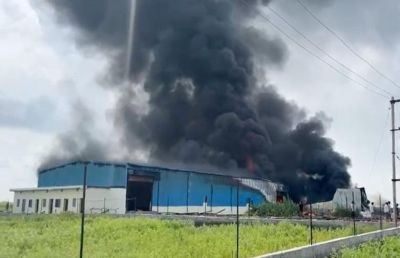 CG Breaking : पाइप फैक्ट्री में लगी भीषण आग, आसमान में छाया काले धुएं का गुबार…करोड़ों का सामान जलकर खाक CG Breaking : पाइप फैक्ट्री में लगी भीषण आग, आसमान में छाया काले धुएं का गुबार…करोड़ों का सामान जलकर खाक